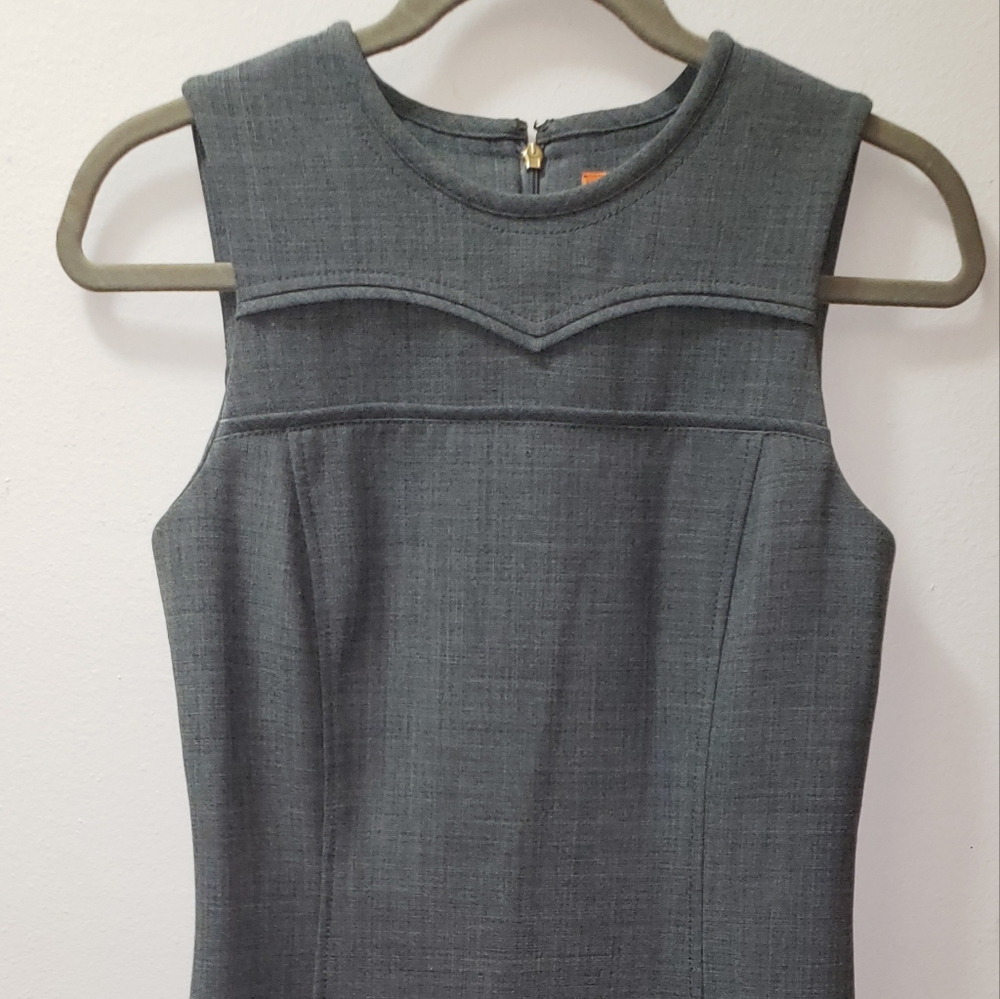 TORY BURCH sz 2 grey Business dress Perfect for job interviews.